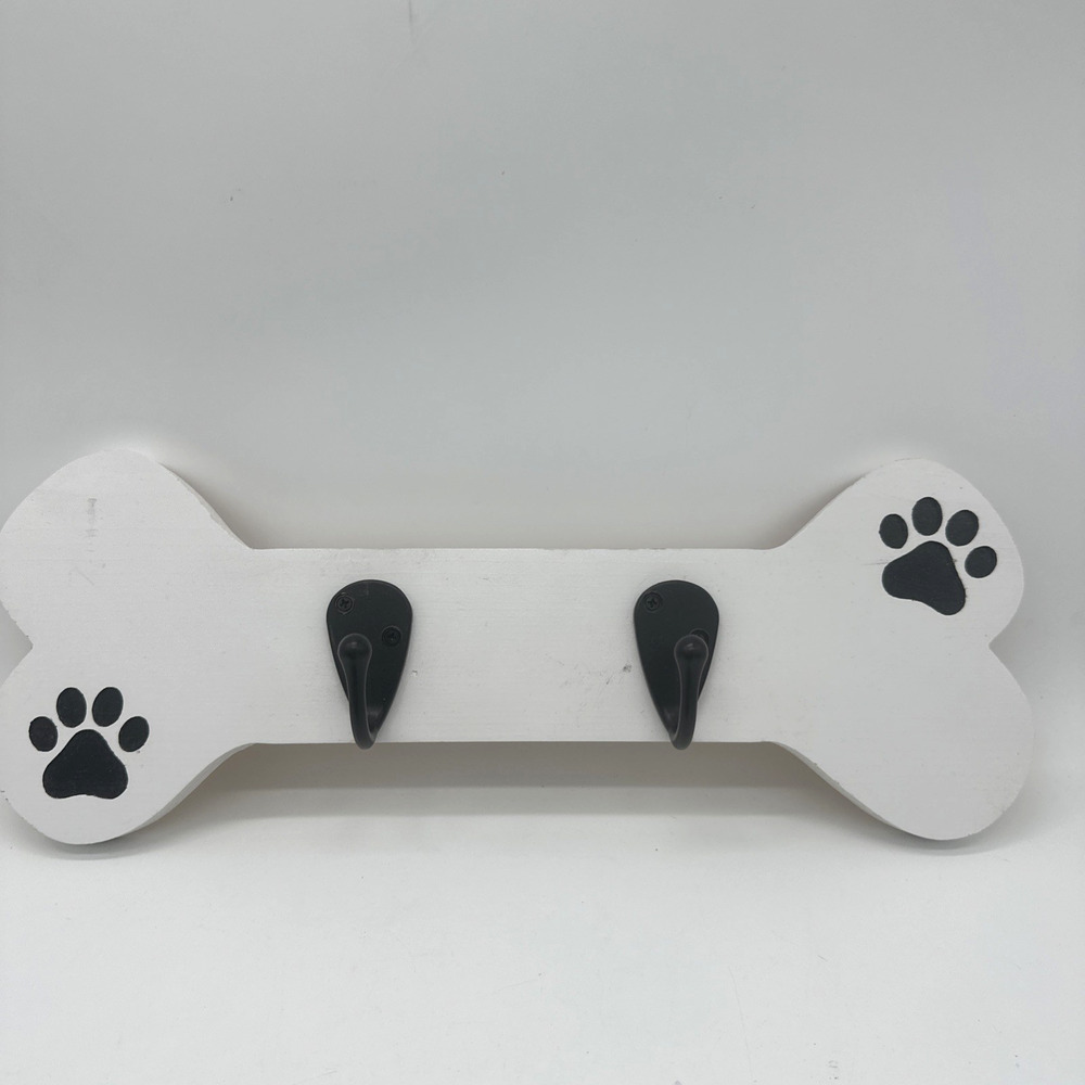 White Wooden Dog Leash Wall Decor 16x6x1